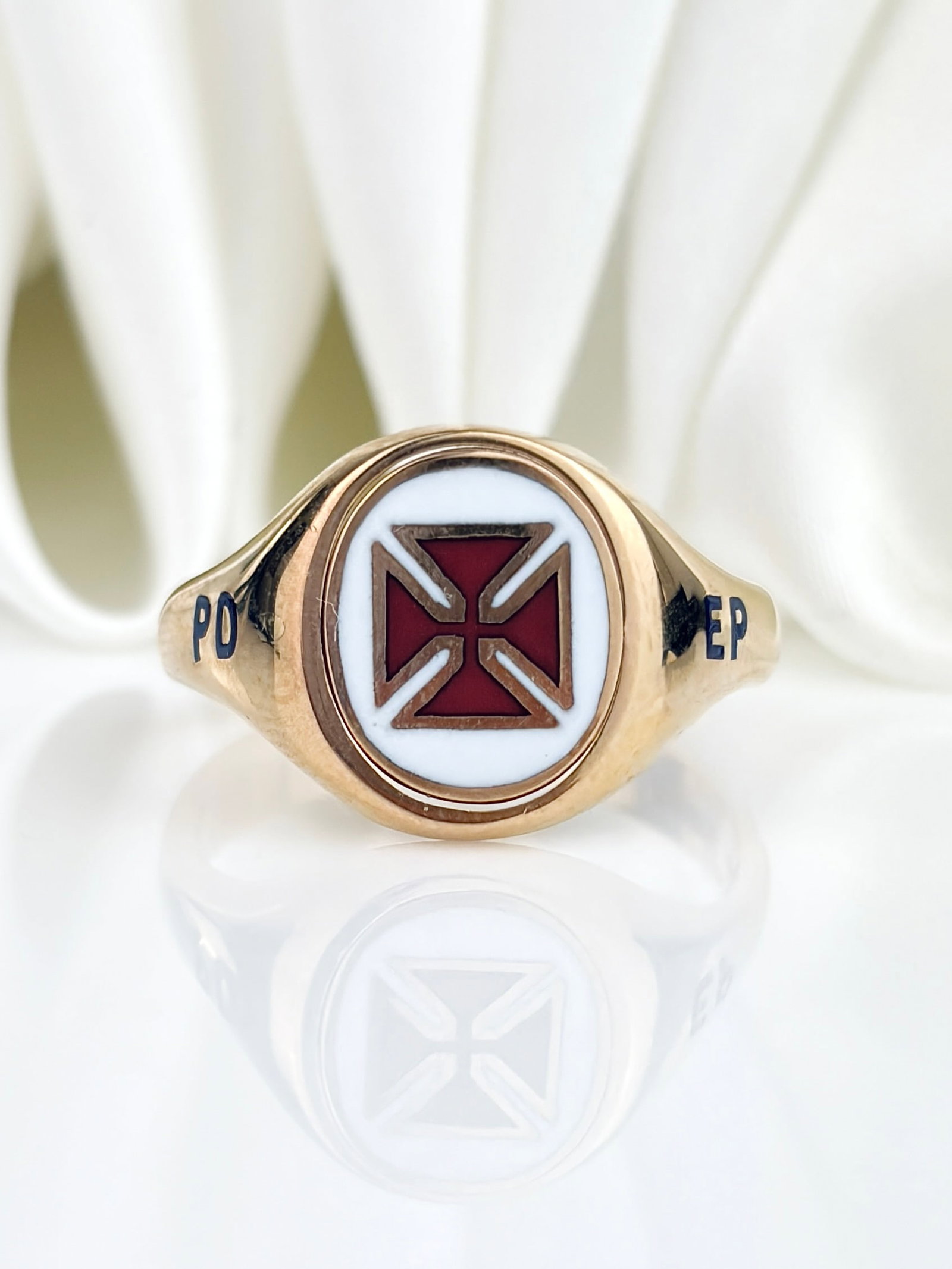 Masonic Knights Templar Enamel Spinning Signet Ring in 9ct Gold (1 of 11)