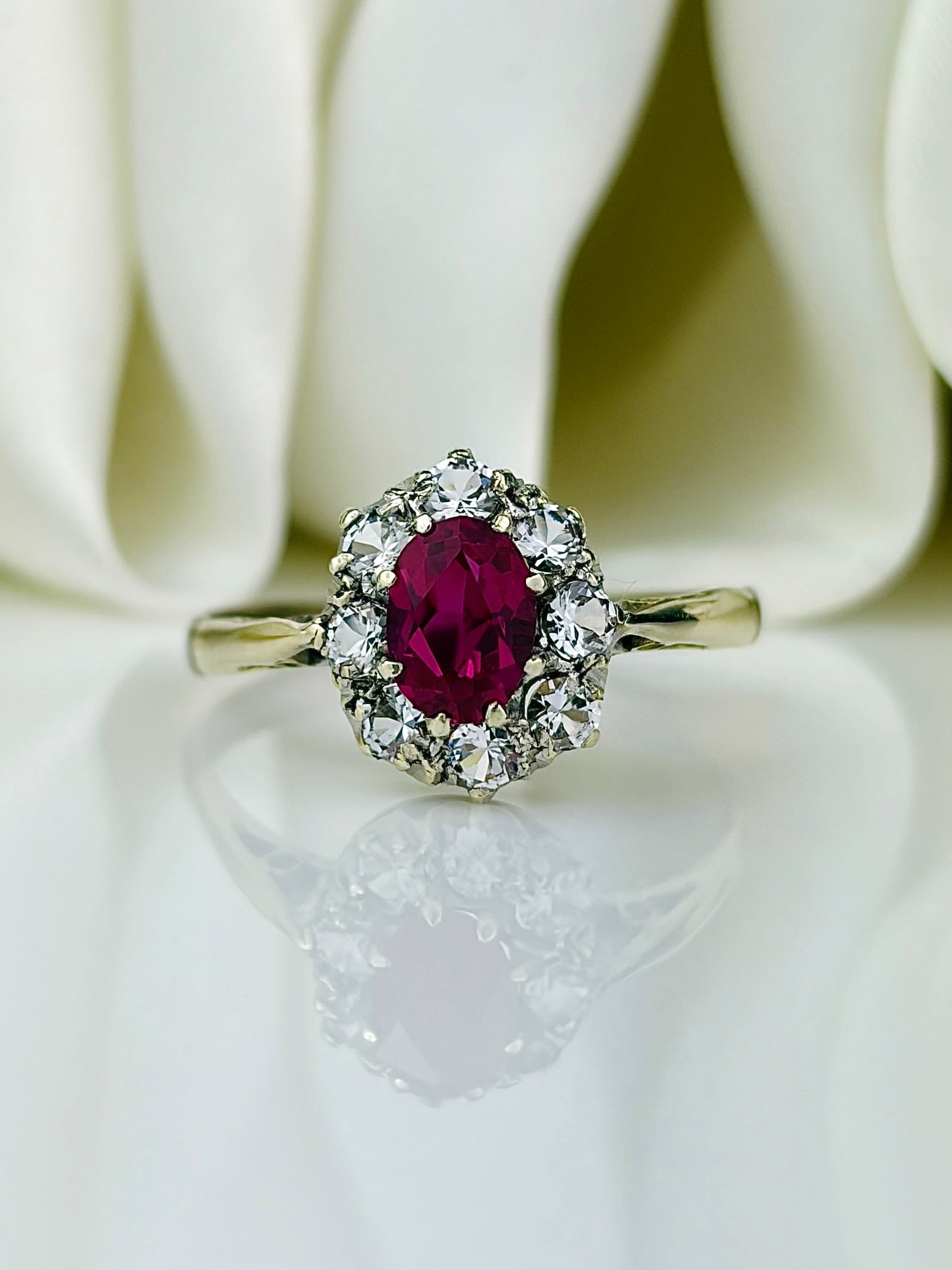 sweet 9ct gold gemset cluster ring: sweet 9ct gold gemset cluster ring Weight: 1.96g Size: UK O, US 7.5, Face of ring 10x8mm, Height off finger 5mm Materials: 9ct gold Hallmarks: Rubbed 9ct stamp Condition: The overall condition