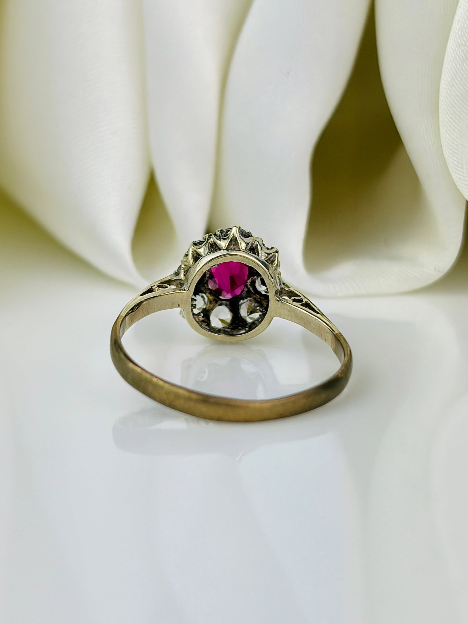 sweet 9ct gold gemset cluster ring - 3