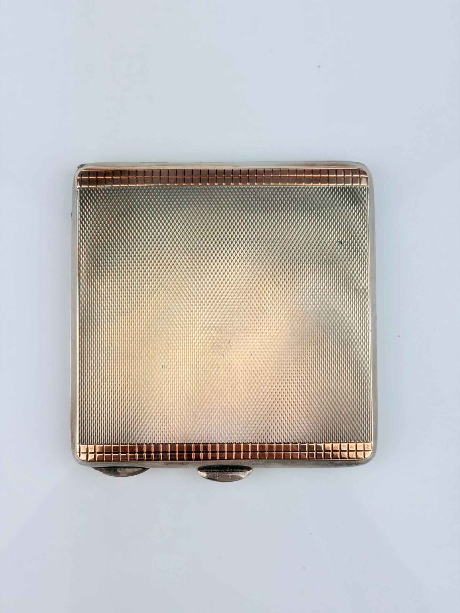 ANTIQUE SILVER WITH GOLD OVERLAY DECCO MAKEUP COMPACT (1 of 4)