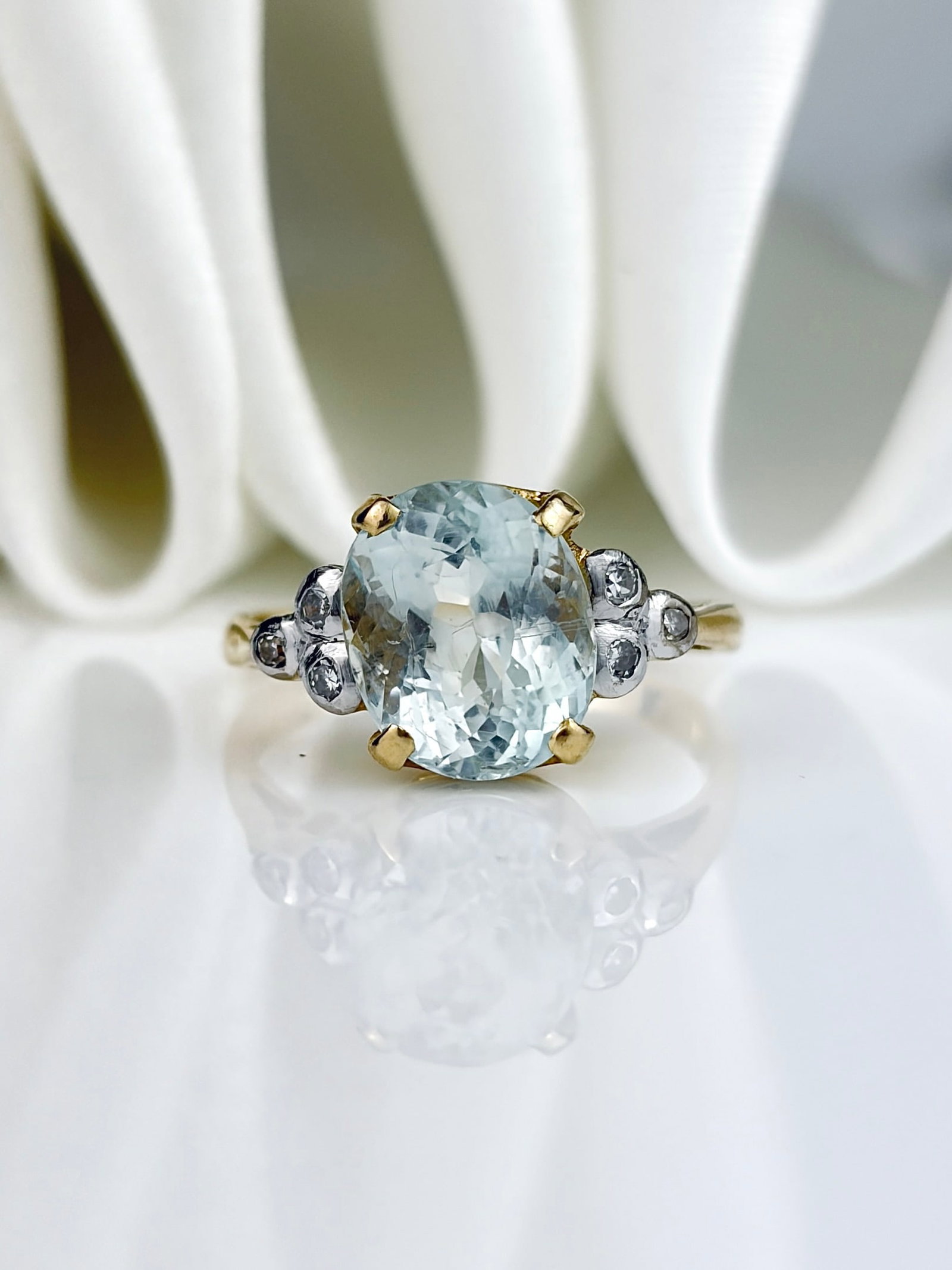 Vintage 18ct Yellow Gold Aquamarine and Diamond Ring c.1976: Vintage 18ct Yellow Gold Aquamarine and Diamond Ring c.1976 A gorgeous, classy ring with a pale aquamarine centre!