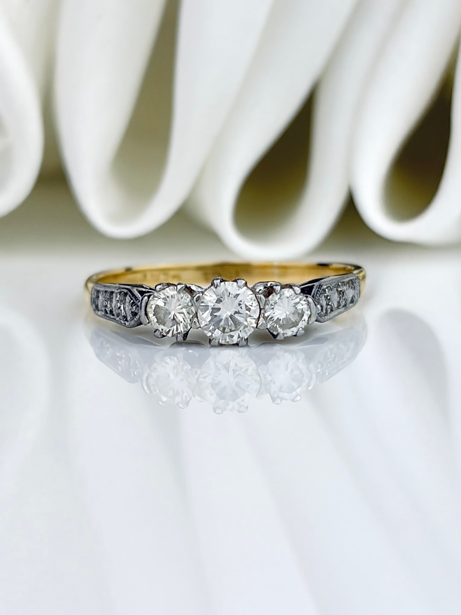 Antique 18ct Gold and Platinum Diamond 3 Stone Ring: Antique 18ct Gold and Platinum Diamond 3 Stone Ring A lovely ring!