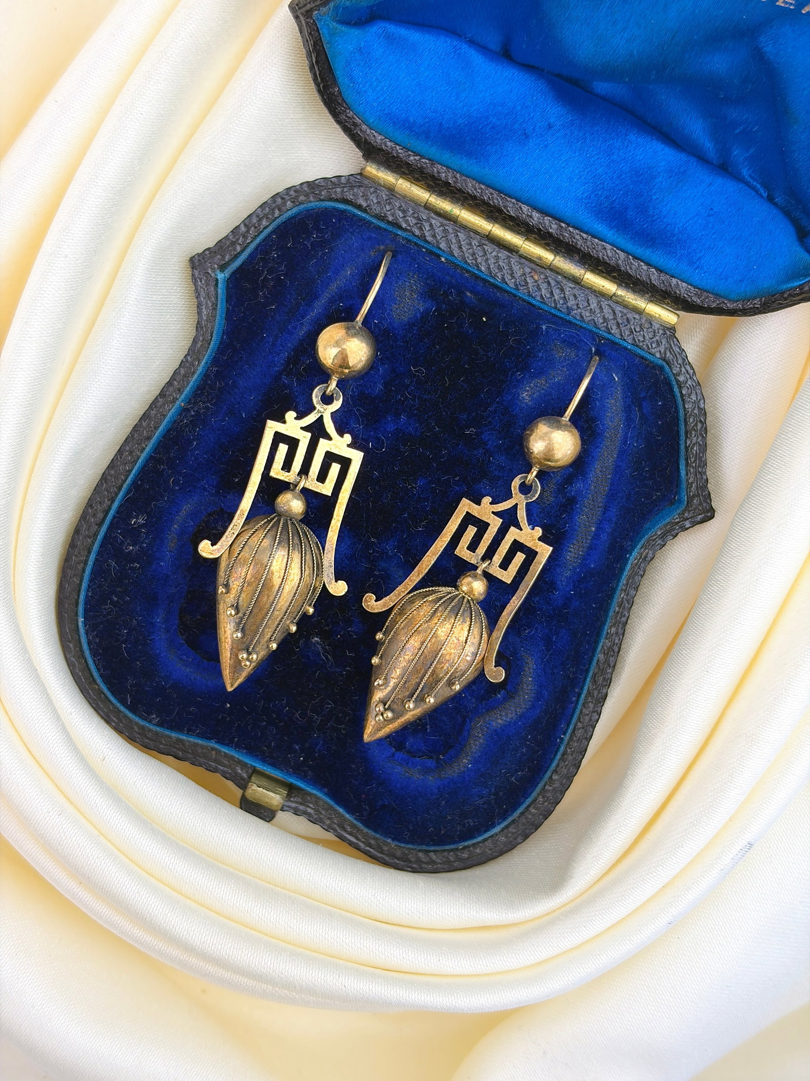 Antique Boxed Victorian Torpedo Earrings in 15ct Yellow Gold: Antique Boxed Victorian Torpedo Earrings in 15ct Yellow Gold Stunning antique earrings, with stunning details, in its original box!