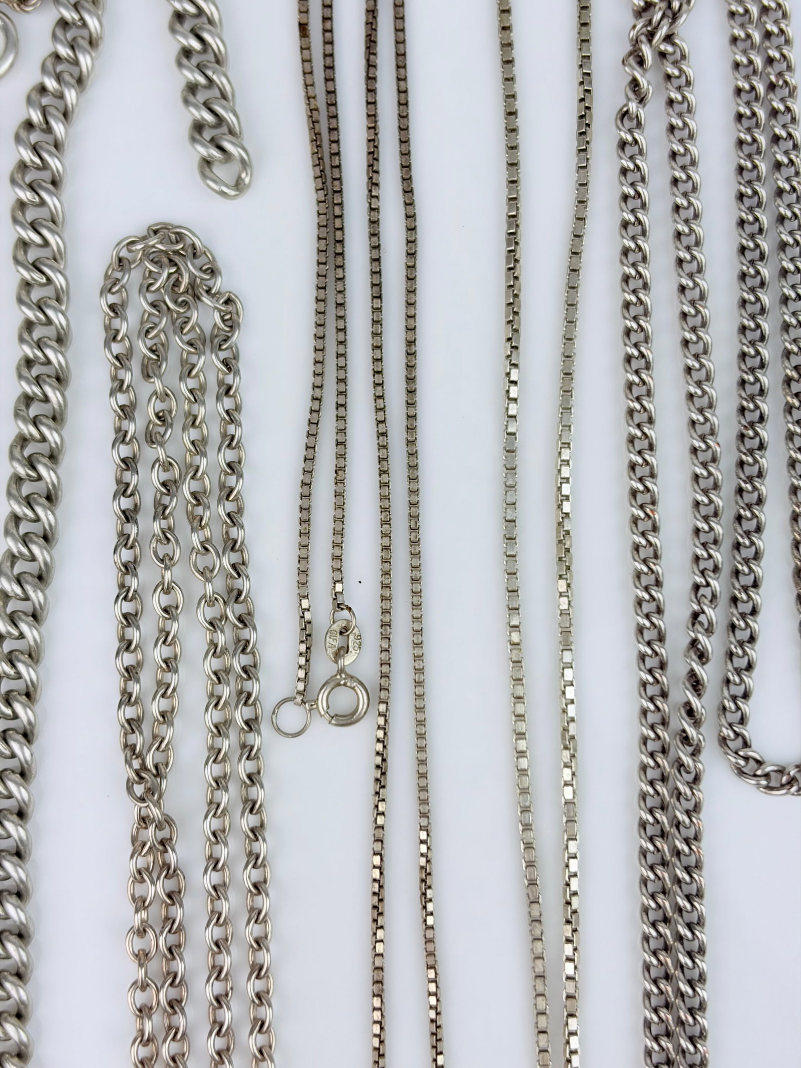 MIXED LOT SILVER CHAINS ETC - 5