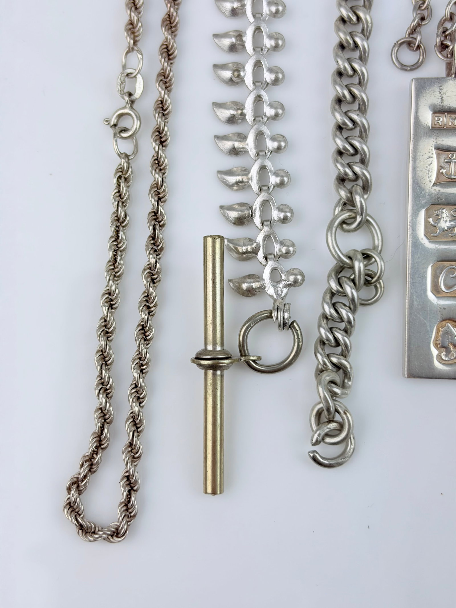 MIXED LOT SILVER CHAINS ETC - 7