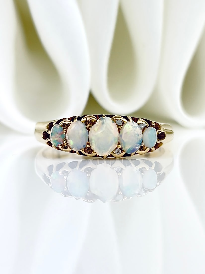 ANTIQUE EDWARDIAN OPAL 5 STONE RING IN 18CT YELLOW GOLD: ANTIQUE EDWARDIAN OPAL 5 STONE RING IN 18CT YELLOW GOLD Amazing, colourful opal stones! There are diamond points, however there are only three remaining.