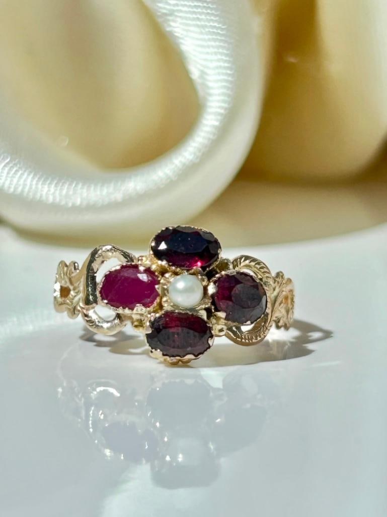 Antique 9ct Gold Garnet and Pearl Flower Ring: Antique 9ct Gold Garnet and Pearl Flower Ring sweet and precious ring measurements size UK N US 7 head of ring 12mm x 10mm weight 1.49g stamped 9.375 materials 