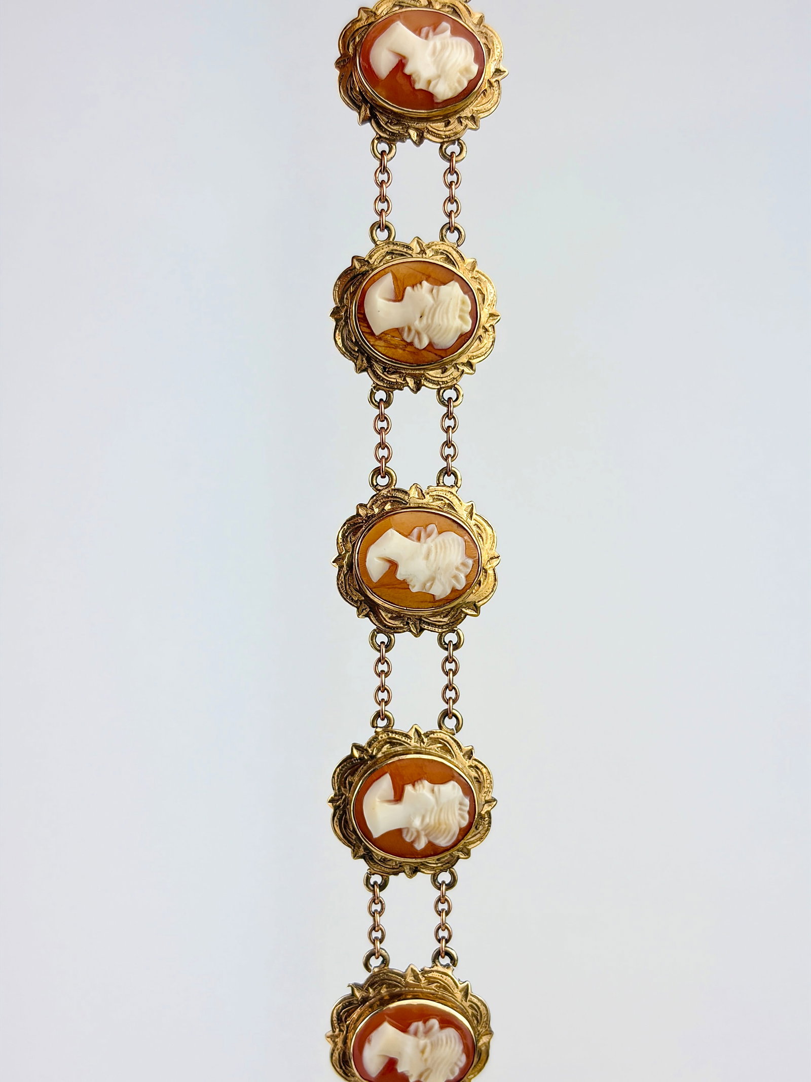 VINTAGE 9CT YELLOW GOLD ORNATE CAMEO BRACELET: VINTAGE 9CT YELLOW GOLD ORNATE CAMEO BRACELET Beautiful bracelet!