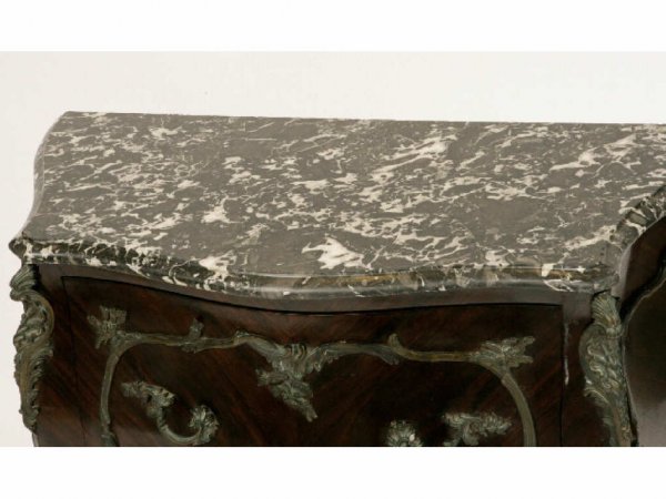 Louis XVth style Bombe Commode - 2