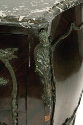 Louis XVth style Bombe Commode - 3