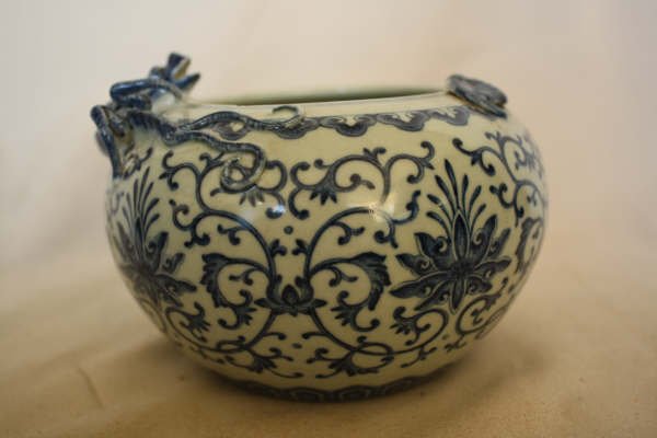 Chinese Blue and White Porcelain Jar: A Chinese blue and white porcelain jar, decorate with floral plus a mounded dragon and bats. Qianlong mark. Circa 19-20 century. 3.4" x 5.4"