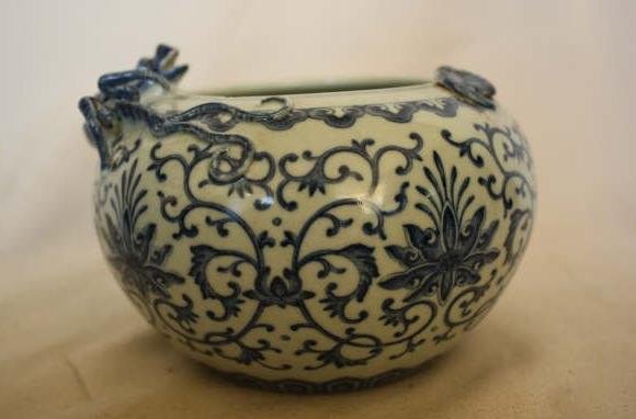 Chinese Blue and White Porcelain Jar: A Chinese blue and white porcelain jar, decorate with floral plus a mounded dragon and bats. Qianlong mark. Circa 19-20 century. 3.4" x 5.4"