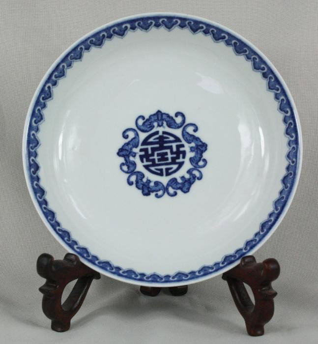 Chinese Blue and White Porcelain Plate: Chinese blue and white porcelain plate, decorated with floral and bats. Qianlong mark. 1.4" x 6.4".