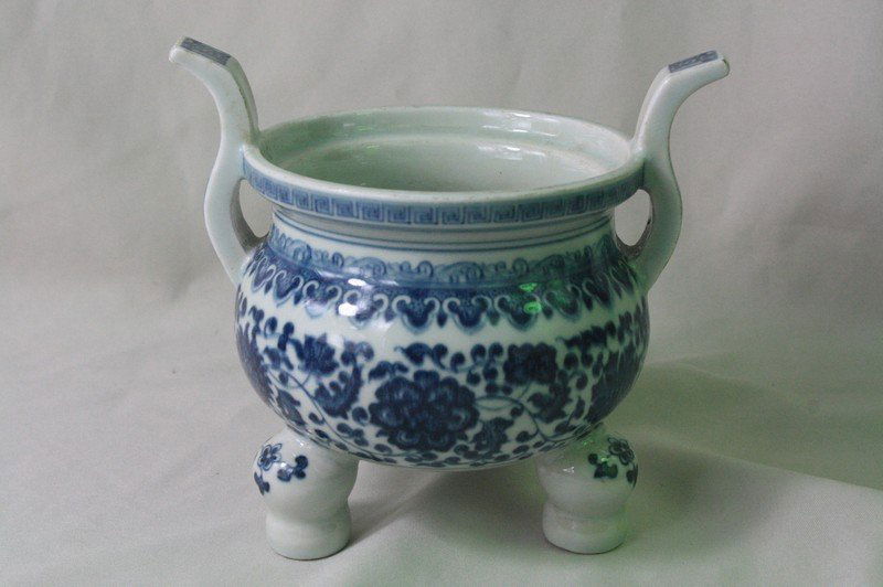 Chinese Blue and White Porcelain Censer: Chinese blue and white porcelain tripod censer, the main body brilliantly painted with luxuriant lotus flowers, surrounded by continuous undulating lotus scroll and other small flowers. Qianlong mark.