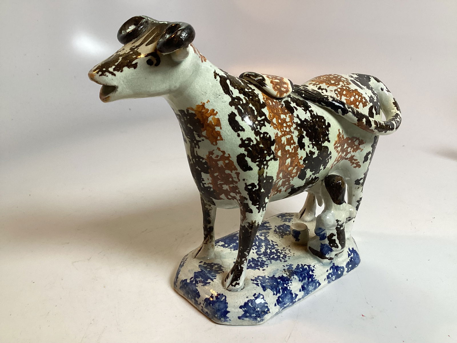 Fine English Pearlware Milking Cow Creamer (1 of 4)