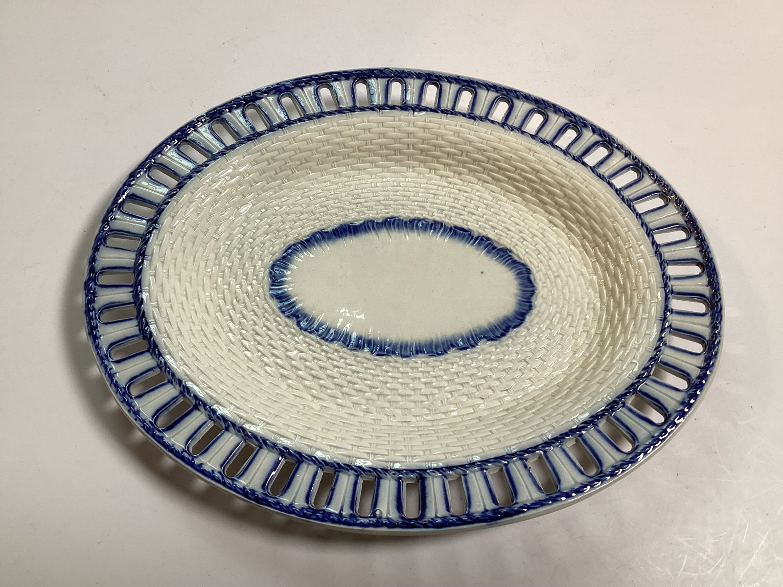 English Staffordshire Pearlware Blue Feather Edge Basket Weave Dish (1 of 2)