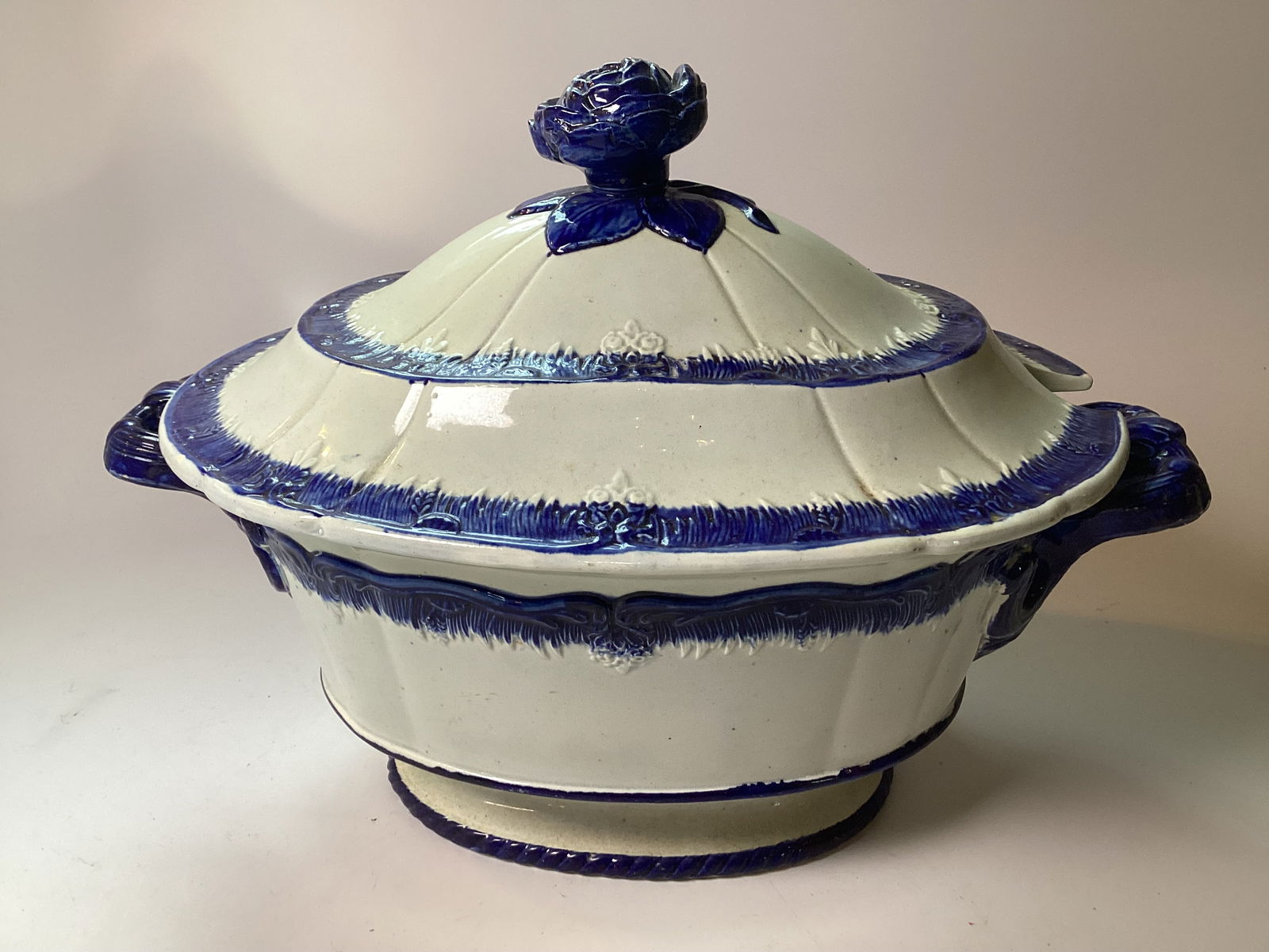 Large English Staffordshire Featheredge Soup Tureen C1820: A fine example with heavy dark blue coloring. 14" wide and 9" tall. Evidence of professional restoration to base and lid. A large and elaborately cast example with robust handles and a deeply molded r