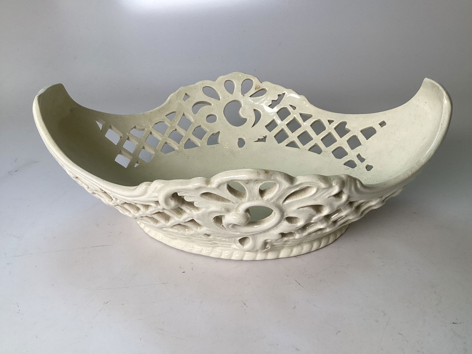 Early English Wedgwood Creamware Reticulated Serving Bowl C1820 (1 of 4)