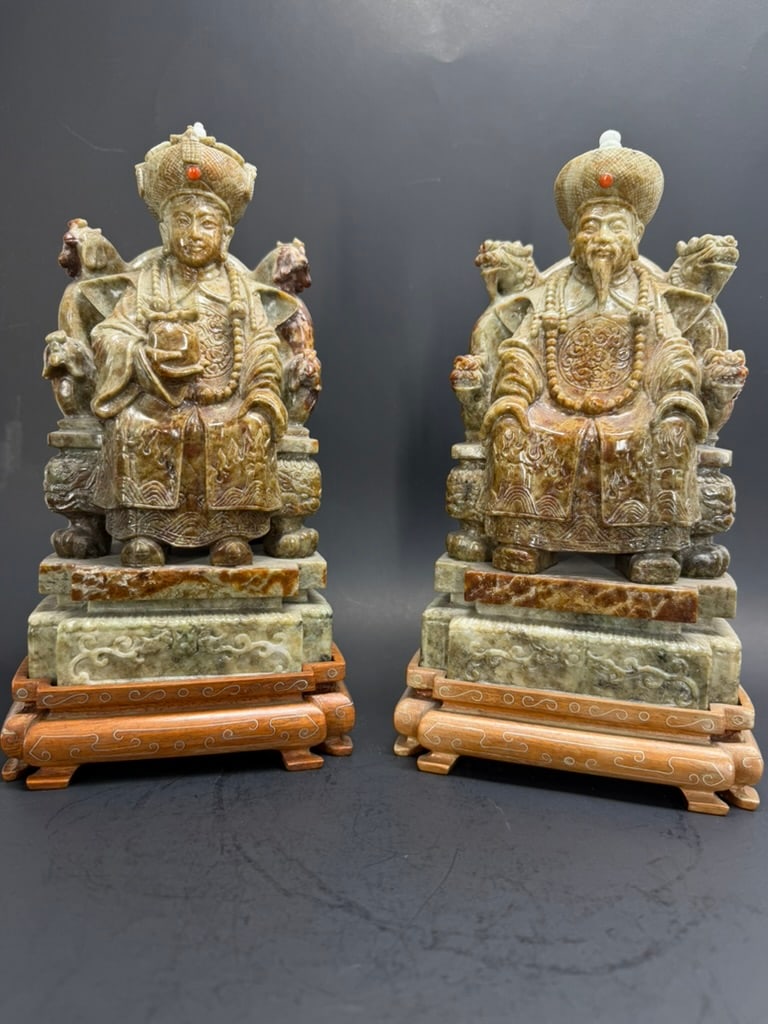 Chinese Jadeite Jade Statues of an Emperor and Empress with Qianlong reign marks  (1 of 19)