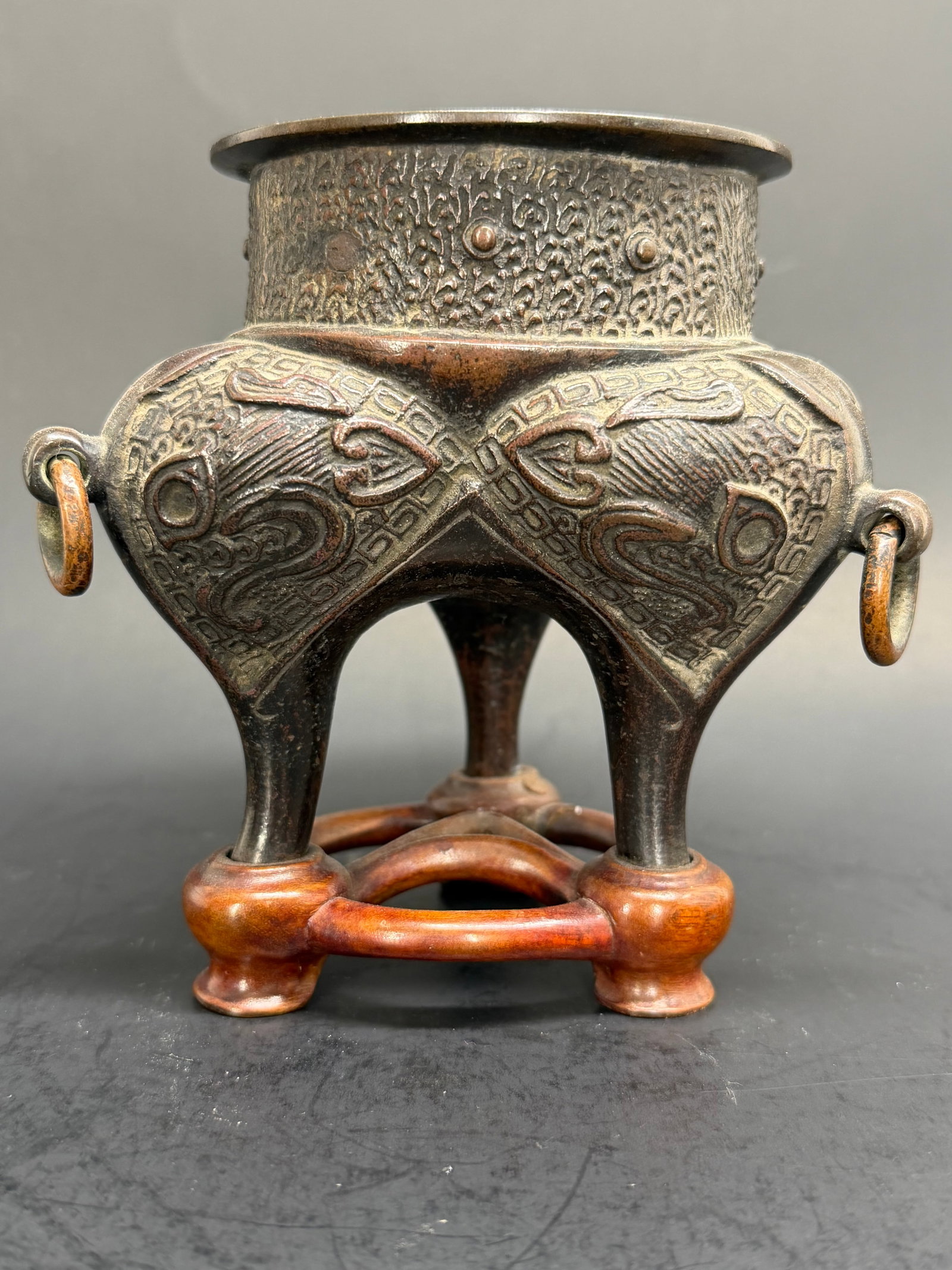 Chinese Qing Dynasty archaic bronze sensor with boars heads /No Lid: Chinese Qing Dynasty archaic bronze sensor with boars heads /No Lid. 4 5/8ths inches tall by 5" wide.