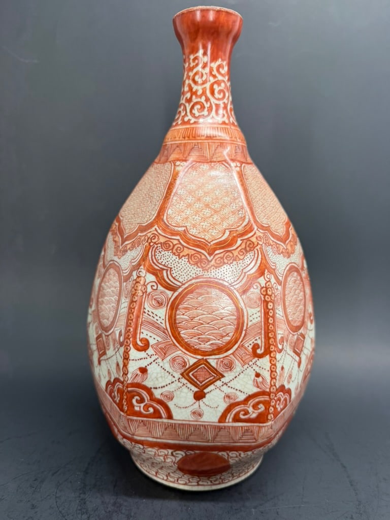 Japanese Edo Period Kutani 10 1/2" tall vase with Kaku Fuku Mark: Japanese Edo Period Kutani 10 1/2" tall vase with Kaku Fuku Mark. 10 1/2'' tall by 6 1/4" wide