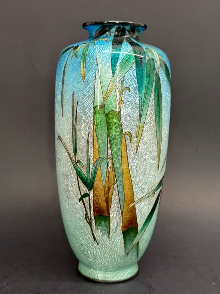 Japanese Meiji Period tsuiki-jippo cloisonne Pure silver Kumeno Teitaro bamboo vase: Japanese Meiji Period tsuiki-jippo Pure silver Kumeno Teitaro bamboo vase. Beautifully depicted bamboo plants in all stages of growth. The bamboo decoration etched into the surface of the vessel, has 