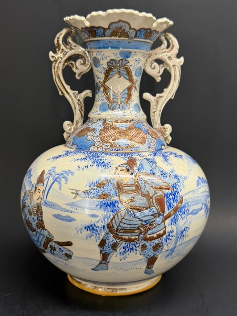 Japanese Taisho Period Kinkozan Satsuma blue and white vase signed : Satsuma Taisho Period blue and white vase signed Kinkozan featuring Samurai. 10'' tall by 7 1/2" wide