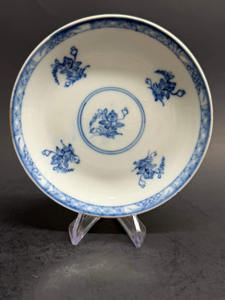 Chinese export porcelain Kangxi blue and white Cafe au Lait saucer. Early 18th century: Chinese early 18th century export porcelain blue and white Cafe au lait saucer Kangxi. 4 3/4'' by 3/4"
