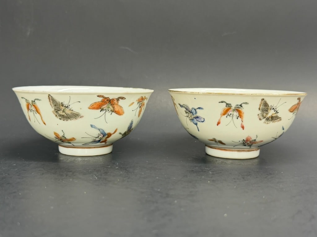 Pair of Chinese Porcelain Bowls w/ Hand painted butterfly & Apocryphal Qianlong Reign Mark. Guangxu : Pair of Late 19th Century Porcelain Hand painted butterfly Bowls with Apocryphal Qianlong Reign Mark. Guangxu (1871-1908). 4 1/4" in diameter by 2" deep