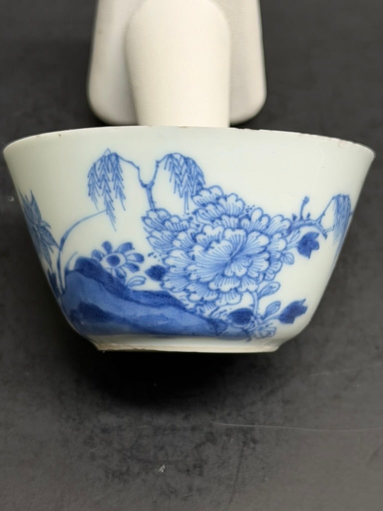 Chinese early 18th century export porcelain blue and white Landscape Tea Cup. (1 of 18)
