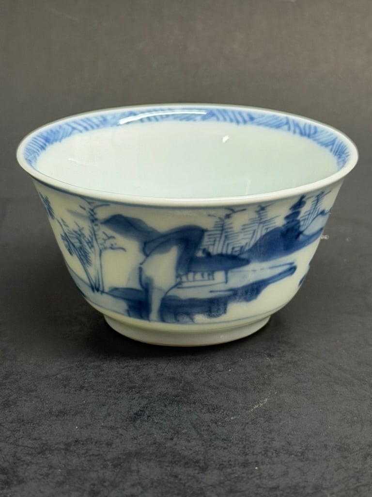 Chinese Early 18th Century Export Porcelain Blue and White Tea Cup : Chinese Early 18th Century Export Porcelain Blue and White Tea Cup . 2 1/4'' by 1 1/8" deep.