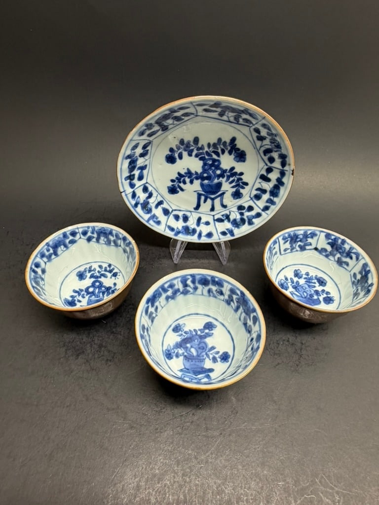 Chinese Export Porcelain Kangxi Blue and White Cafe au Lait Tea Cups and Saucer Lot of 4 matched pie: Lot of 4 Matched Pieces of Early 18th Century Chinese Export Porcelain Blue and White Cafe au Lait 3 Tea Cups and 1 Saucer. Cups are 2 3/4" in diameter by 1 1/2" deep. Saucer is 4 3/16" in diameter by