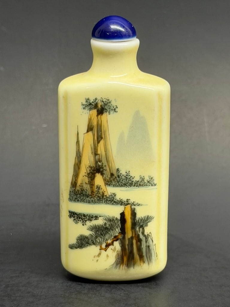 Chinese 20th Century Snuff Bottle. Beautifully Hand Painted  (1 of 11)