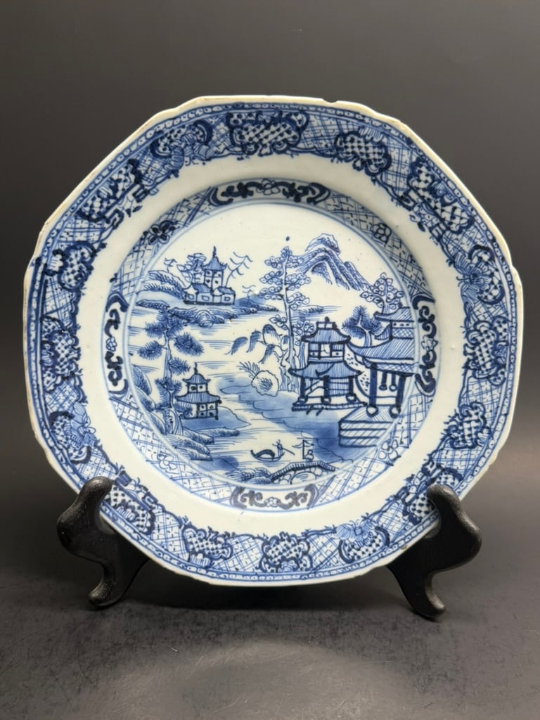 Chinese Qianlong Early 18th century Octagonal Chinese blue and white porcelain plate. (1 of 20)