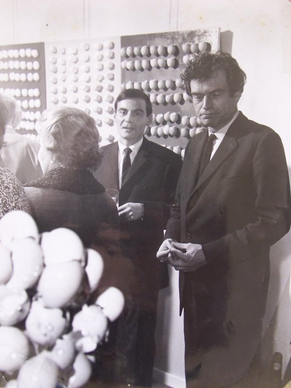 MARIA GILISSEN & BROODTHAERS Sig.Photo