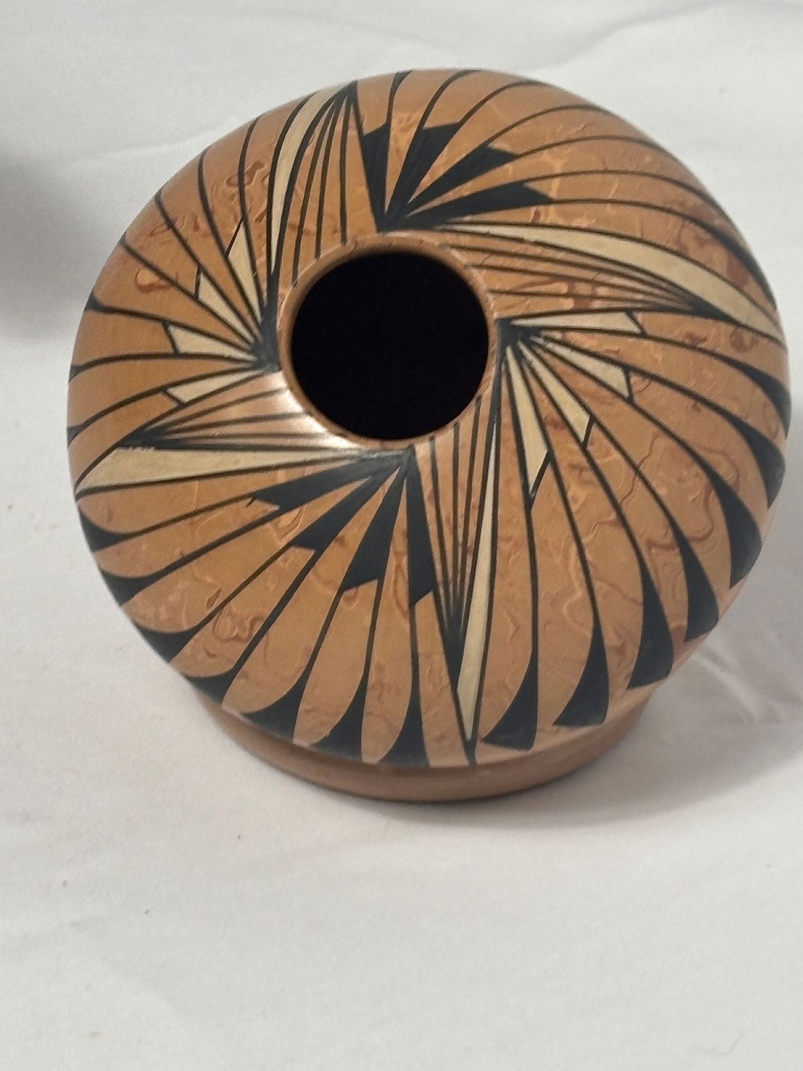 Pueblo Pot, Mata Ortiz Pottery, Mary C. Martinez (1 of 6)