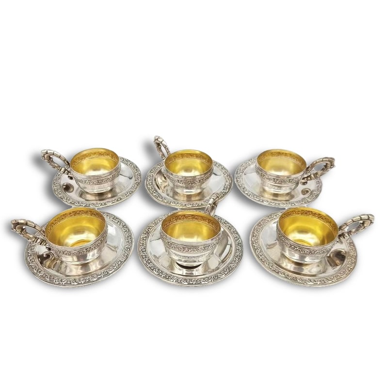 EARLY 20TH CENTURY SPANISH STERLING SILVER CUP: Total weight: 418 g.