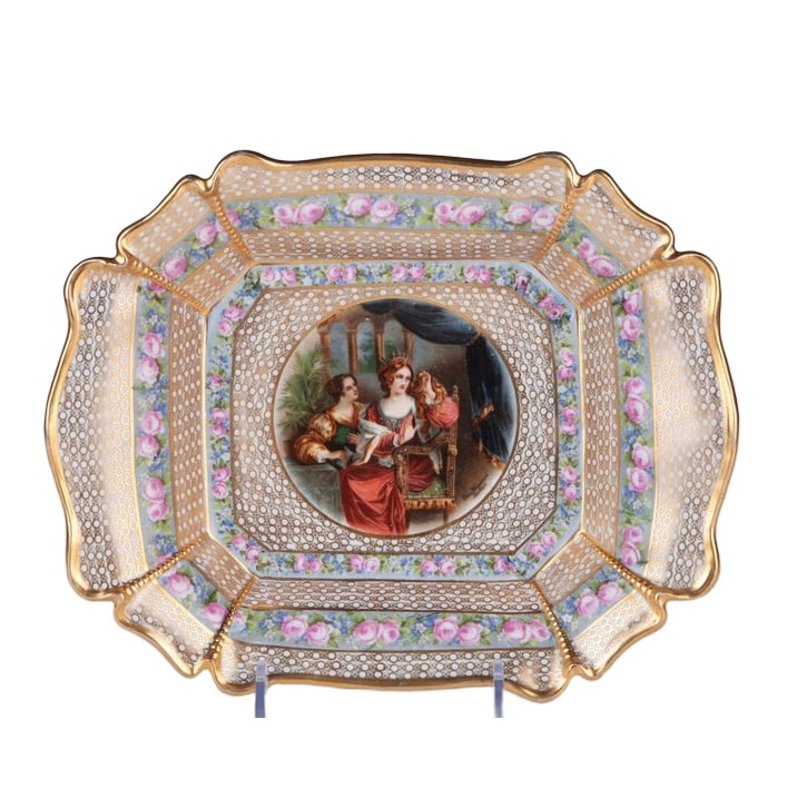 BAROQUE COURT-STYLE DECORATIVE PLATE/FRUIT PLATE WITH A PORTRAIT OF AN ARISTOCRATIC YOUNG LADY (1 of 3)