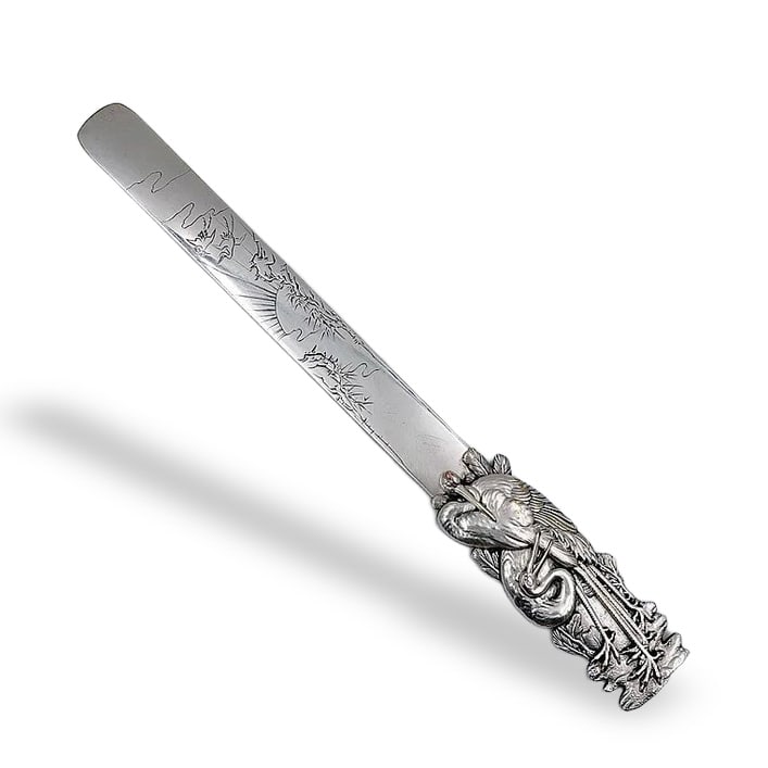 JAPANESE ANTIQUE HIGH RELIEF STERLING SILVER BOOK TURNER: JAPANESE ANTIQUE HIGH RELIEF STERLING SILVER BOOK TURNER Dimensions: 3.5cm x 30cm (1 3/8 x 11 7/8 inches), weight: 130g. Made in Japan, the handle is heavy and refined, with a high-relief crane standi
