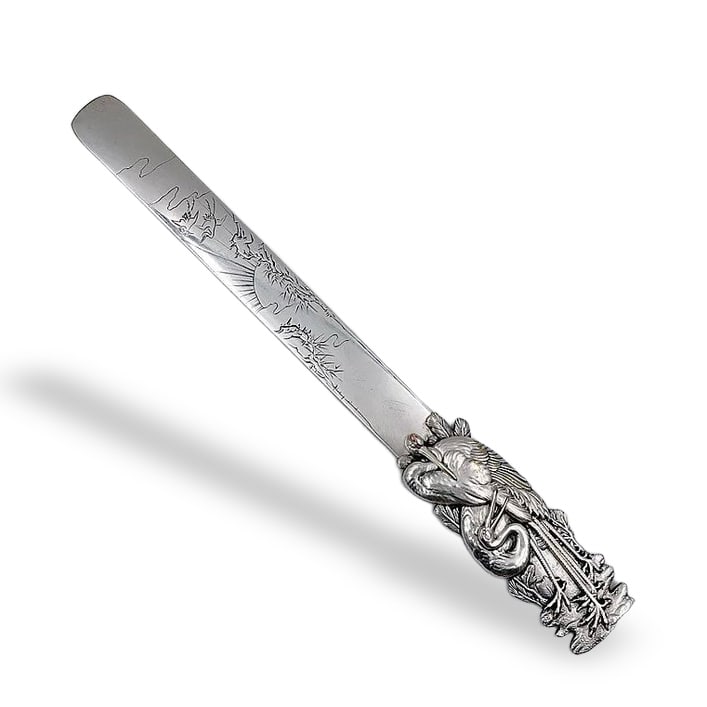 JAPANESE ANTIQUE HIGH RELIEF STERLING SILVER BOOK TURNER: JAPANESE ANTIQUE HIGH RELIEF STERLING SILVER BOOK TURNER Dimensions: 3.5cm x 30cm (1 3/8 x 11 7/8 inches), weight: 130g. Made in Japan, the handle is heavy and refined, with a high-relief crane standi
