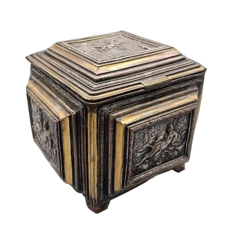A 19TH CENTURY GILT COPPER JEWELLERY BOX (1 of 4)