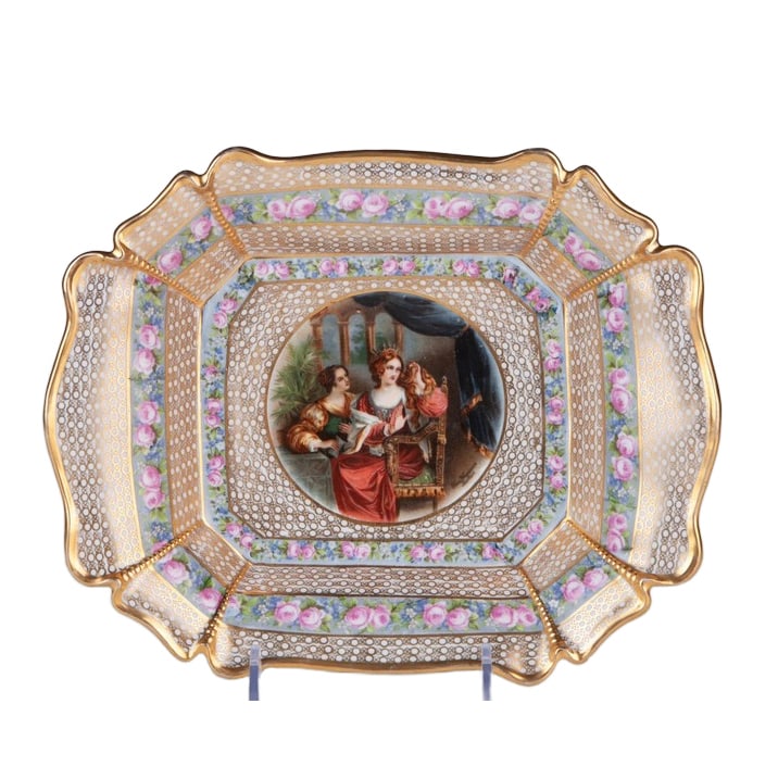 BAROQUE COURT-STYLE DECORATIVE PLATE/FRUIT PLATE WITH A PORTRAIT OF AN ARISTOCRATIC YOUNG LADY: Early 20th century, material: porcelain and gold, dimensions: 27.5 x 21.5 x 4.5 cm (10.8 x 8.5 x 1.8 in)