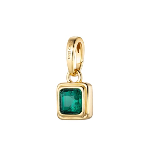 925 GOLD-PLATED PENDANT CHARM WITH GREEN STONE: 925 GOLD-PLATED PENDANT CHARM WITH GREEN STONE Description: A polished gold-toned pendant charm featuring a rectangular, faceted green stone set within a stepped bezel. The setting has rounded corners