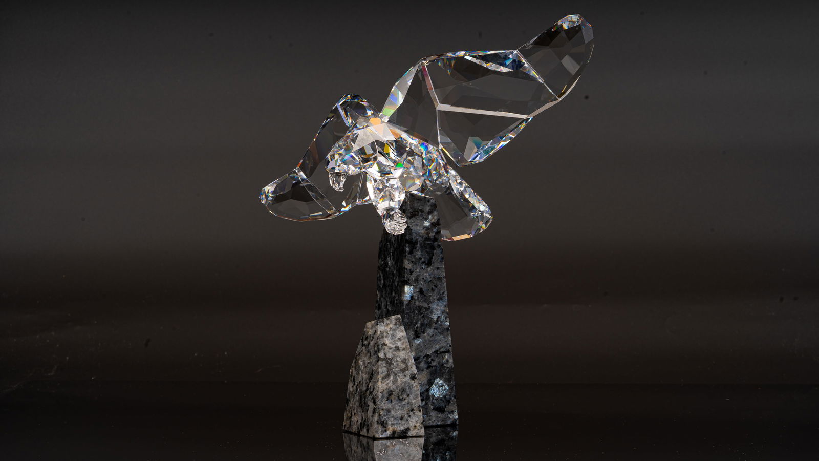 Swarovski Crystal Figurine Eagle from the Soulmates Collection (1 of 5)