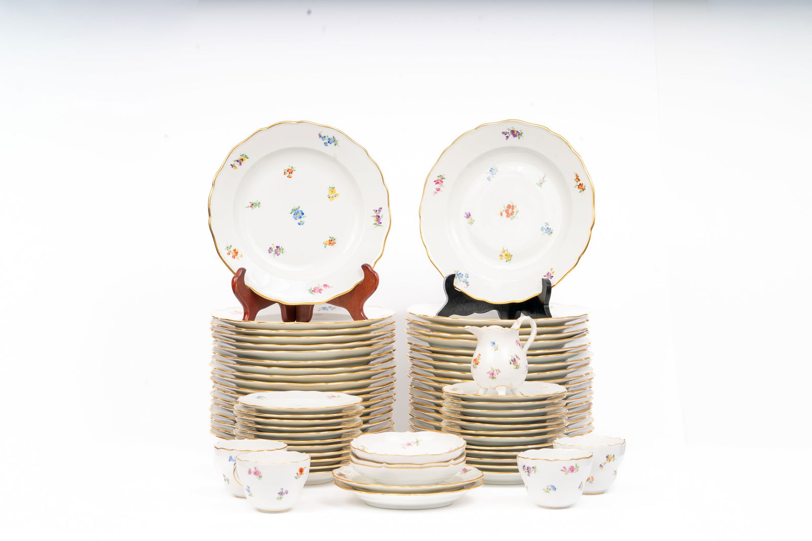 81pcs Meissen Porcelain Floral Gilt-Edge Dinner Service (Set 1) (1 of 3)