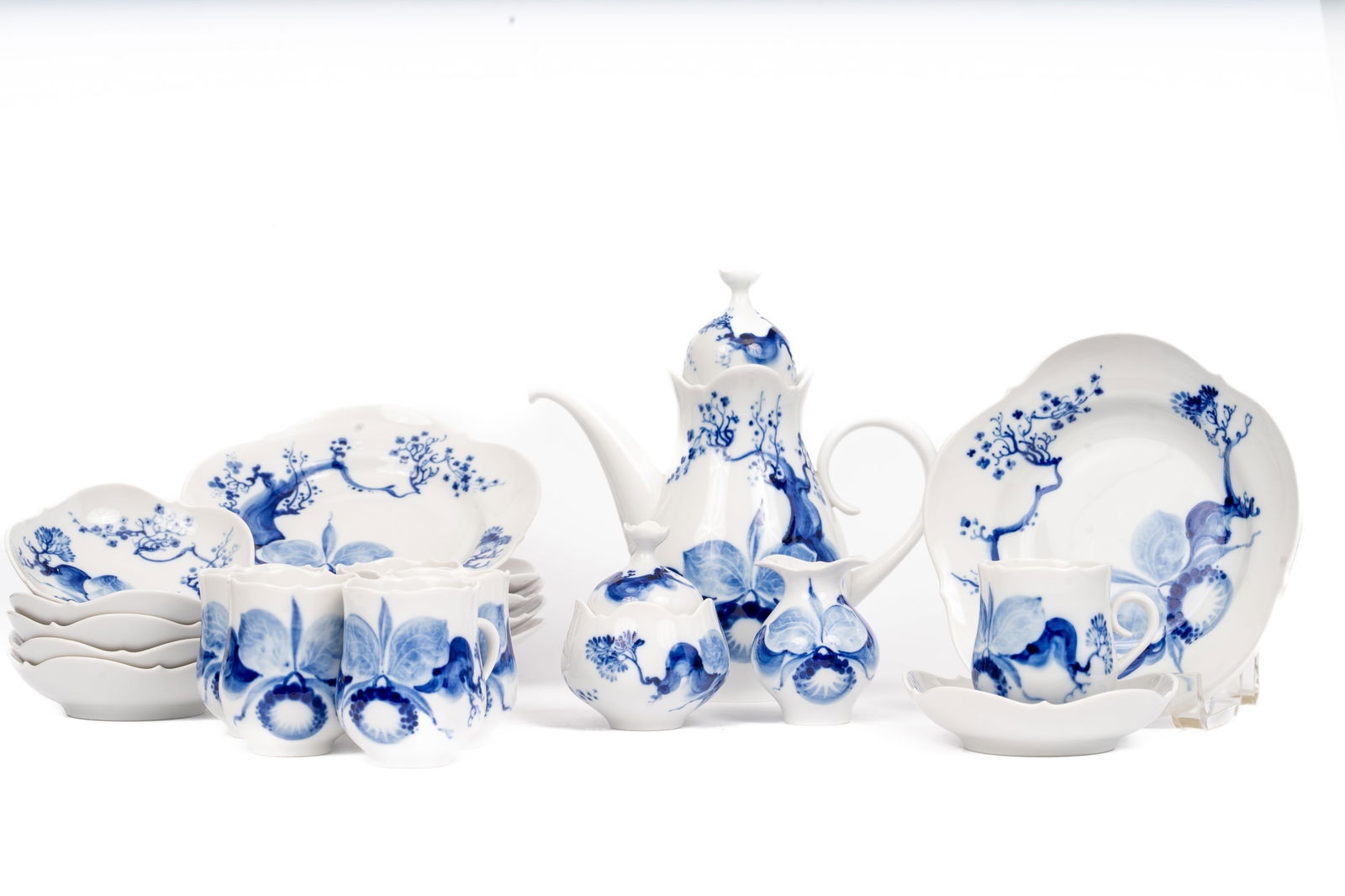 Meissen Blue and White "Orange Blossom" Porcelain Tea Service (1 of 5)