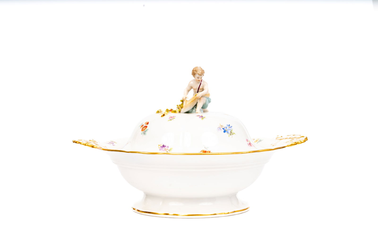 Meissen Porcelain Tureen with Cherub Finial (1 of 5)