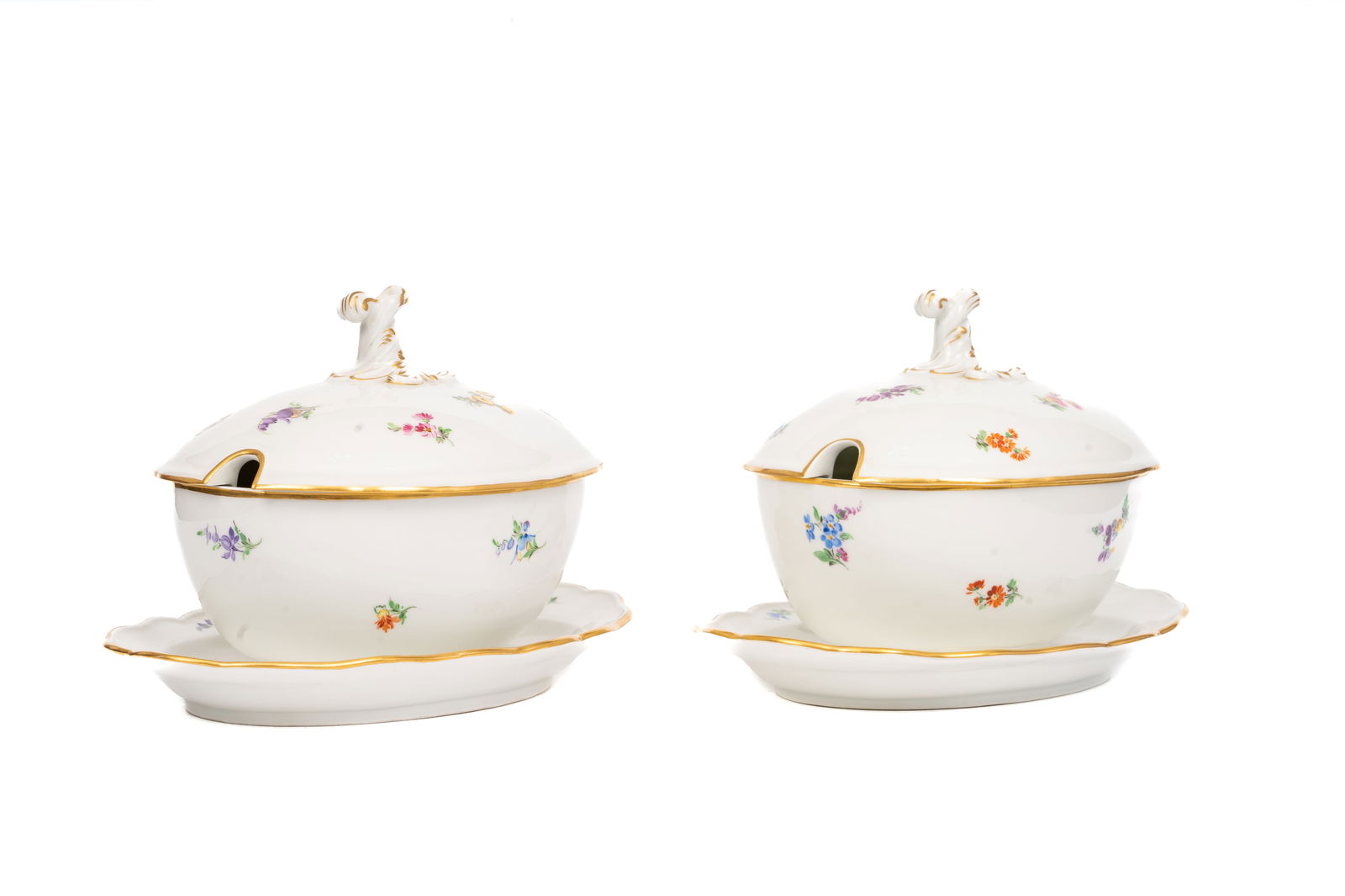 Pair of Meissen Porcelain Gravy Tureens with Fixed Underplates (1 of 6)
