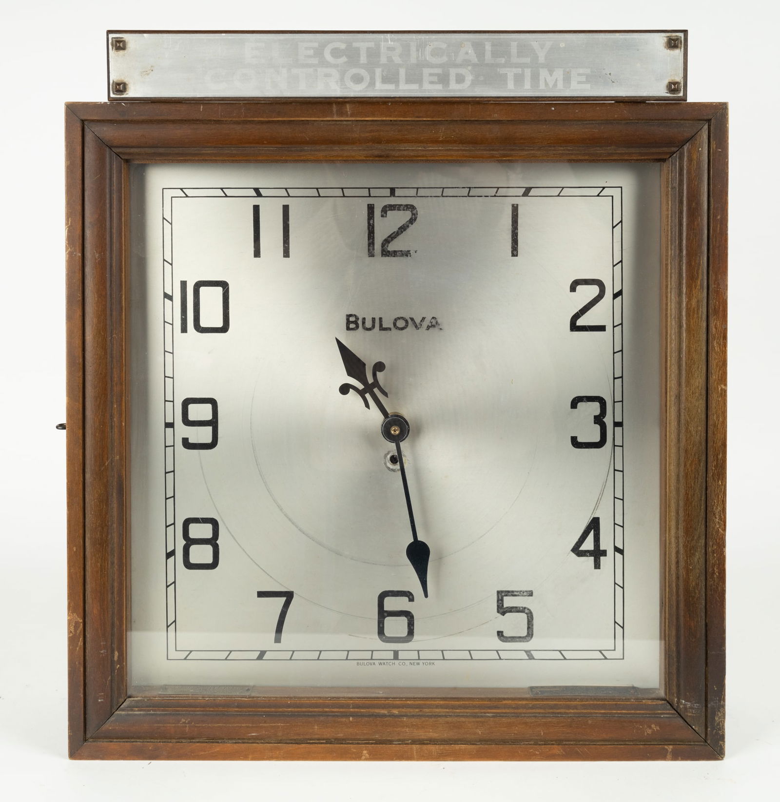 Vintage Bulova Electric Wall Clock (1 of 4)