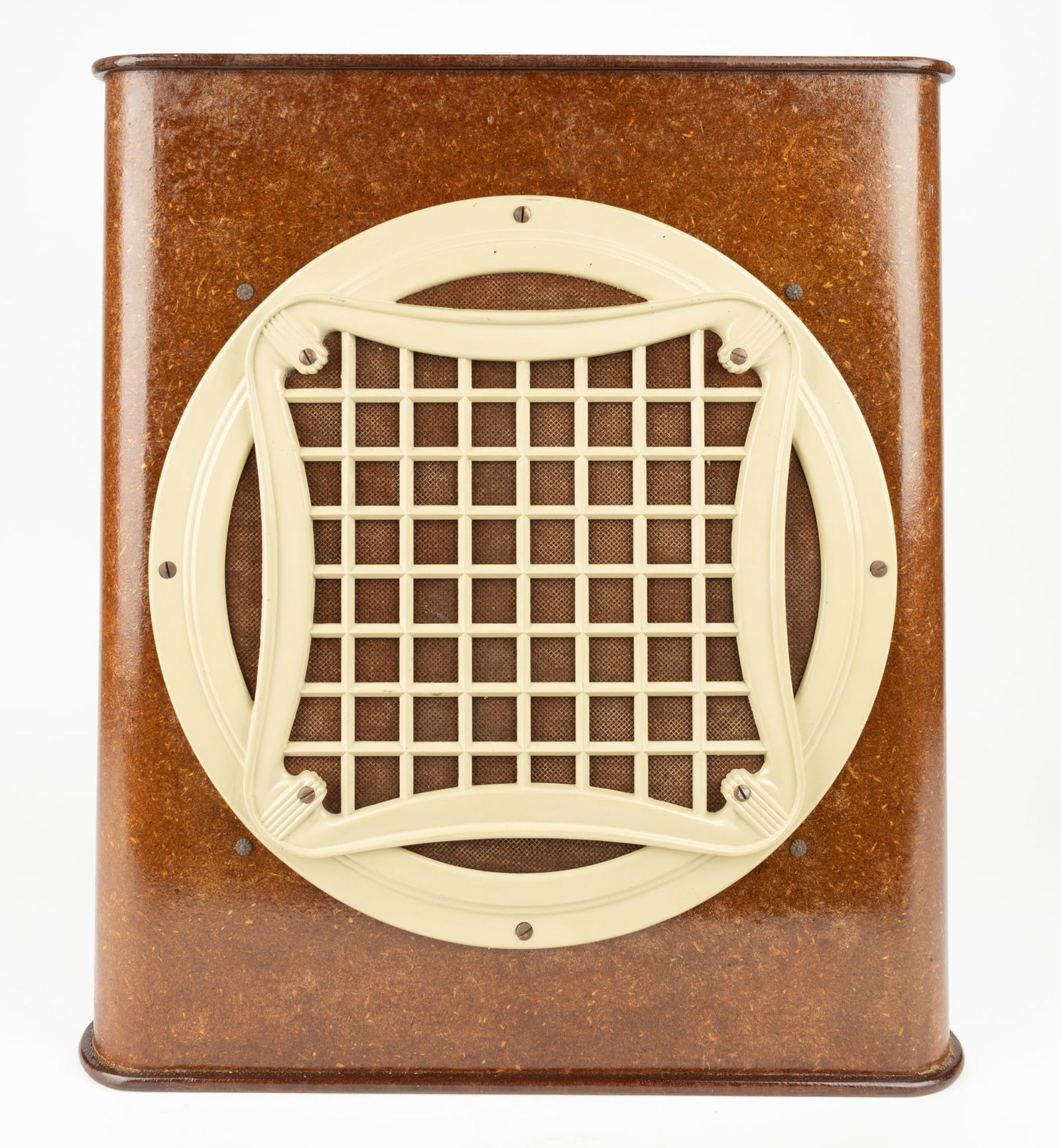 Vintage 1940s Seeburg Corner Auxiliary Speaker: Vintage 1940s Seeburg corner auxiliary speaker. Wood cased speaker has a tringle shape to be mounted to a corner wall for good sound distribution. Case has shiny brown finish with a large tan speaker